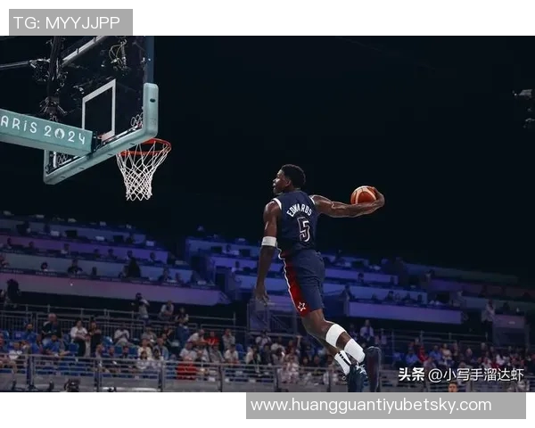 格雷森阿伦状态火热近三场场均24分助攻和抢断表现抢眼正负值高达19 格雷森阿伦状态火热近三场场均24分助攻和抢断表现抢眼正负值高达19