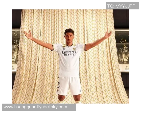 姆巴佩荣获欧洲金靴奖贝林厄姆晒全队合影祝贺兄弟荣耀时刻