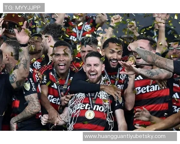 恭喜若日尼奥荣膺2025赛季巴甲最佳后腰奖项分享领奖瞬间