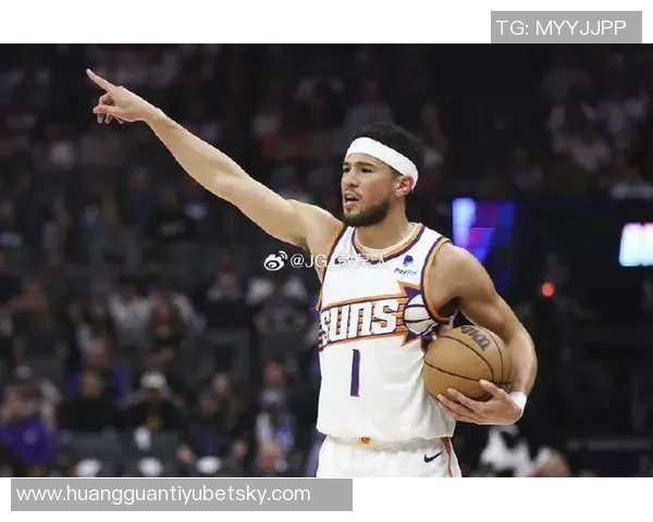 布克全能表现助力球队胜利12投仅4中却贡献18分5篮板5助攻正负值高达14