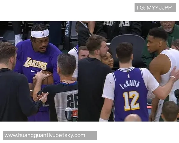 字母哥质疑裁判为何不将比赛用球交给蒂耶罗的原因解析