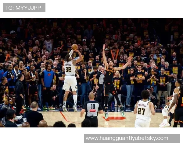 掘金队在加时赛中逆转胜利更衣室内欢庆艰难胜利的喜悦时刻